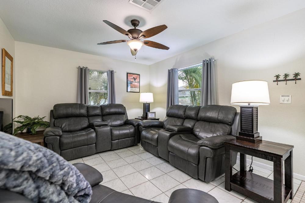 Close to Clearwater Beach and Honeymoon Island!